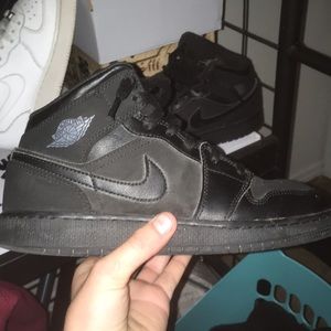 Barley worn all black Jordan 1 mid